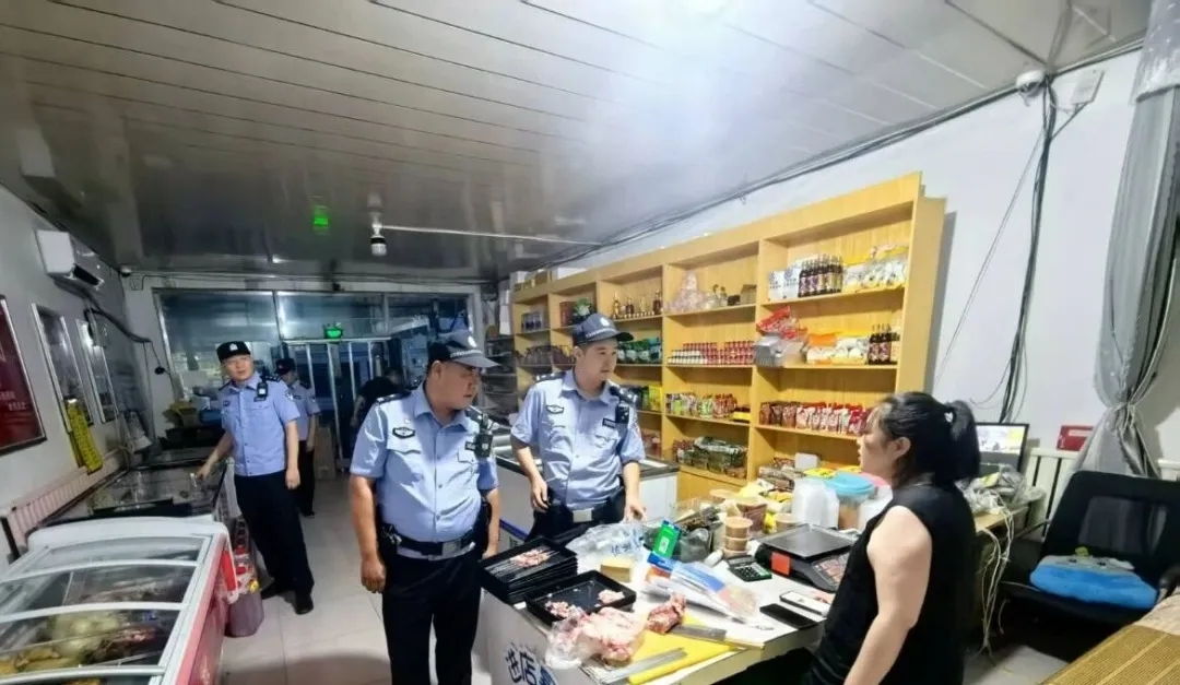 警灯闪烁护烟火！看藏蓝力量守护夏夜烟火气 